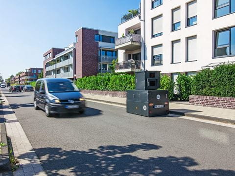 Speed enforcement trailer Semistation next to street